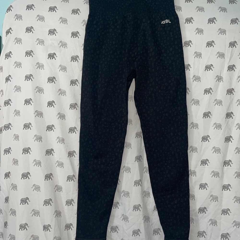 AYBL size M speckle black leggings